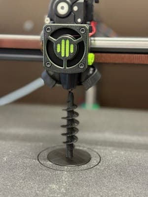 Toolhead při tisku šroubovice